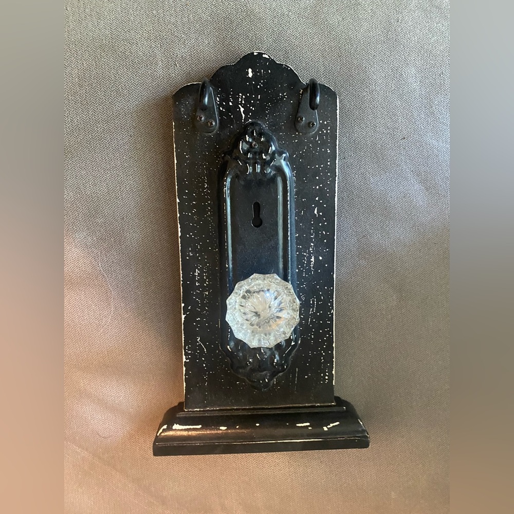 Decorative door knob with two hooks.